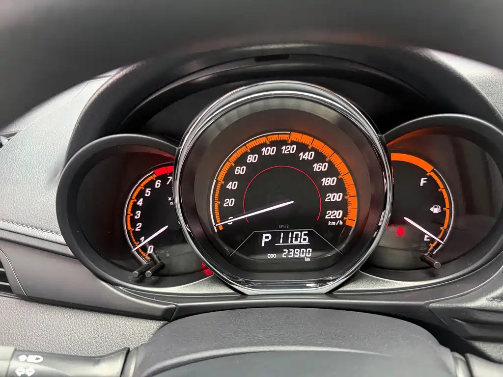Toyota Yaris L 2022 — фото 12