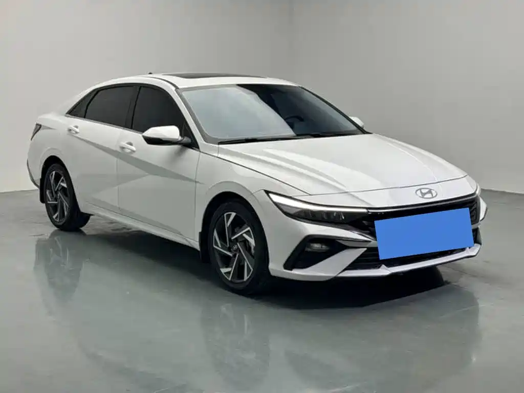 Hyundai Elantra 2025 — фото 3