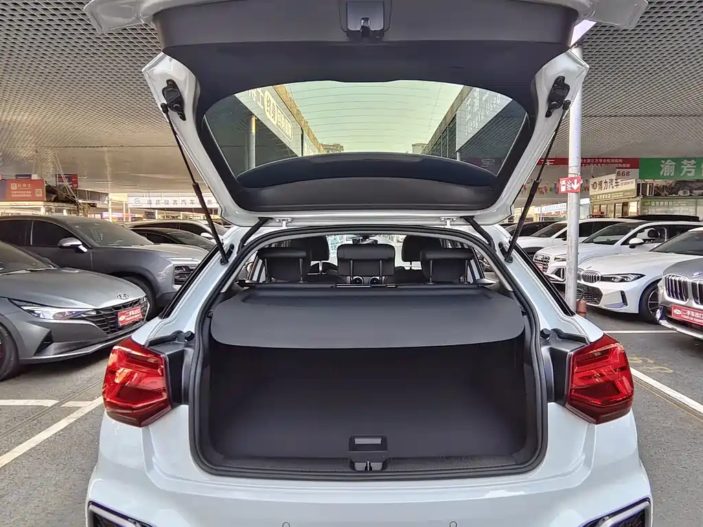 Audi Q2L 2022 — фото 14