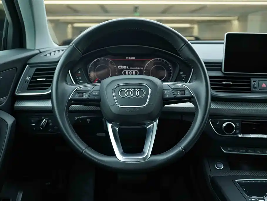 Audi Q5L 2020 — фото 18