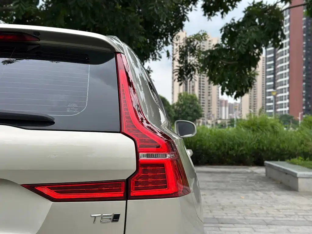 Volvo XC60 2021 — фото 14