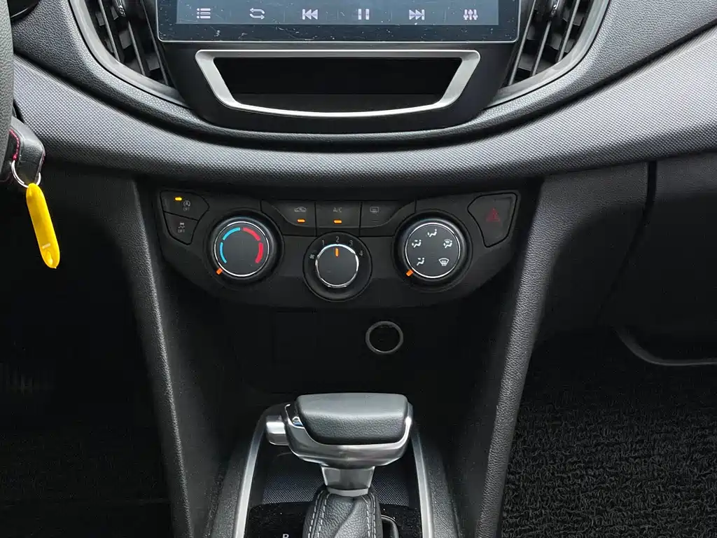 Chevrolet Cavalier 2018 — фото 10