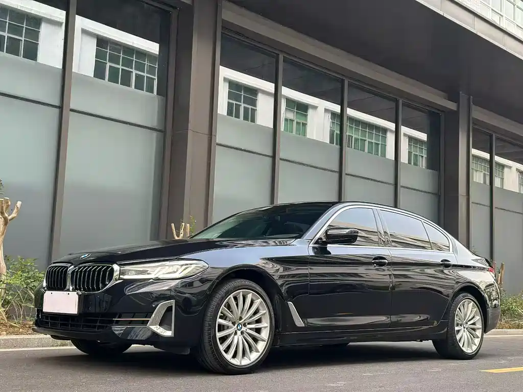 BMW 5 Series 2023 — фото 1