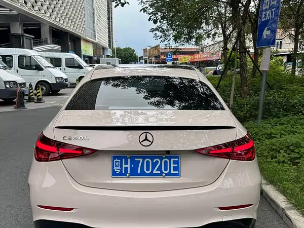 Mercedes-Benz C-Class 2024