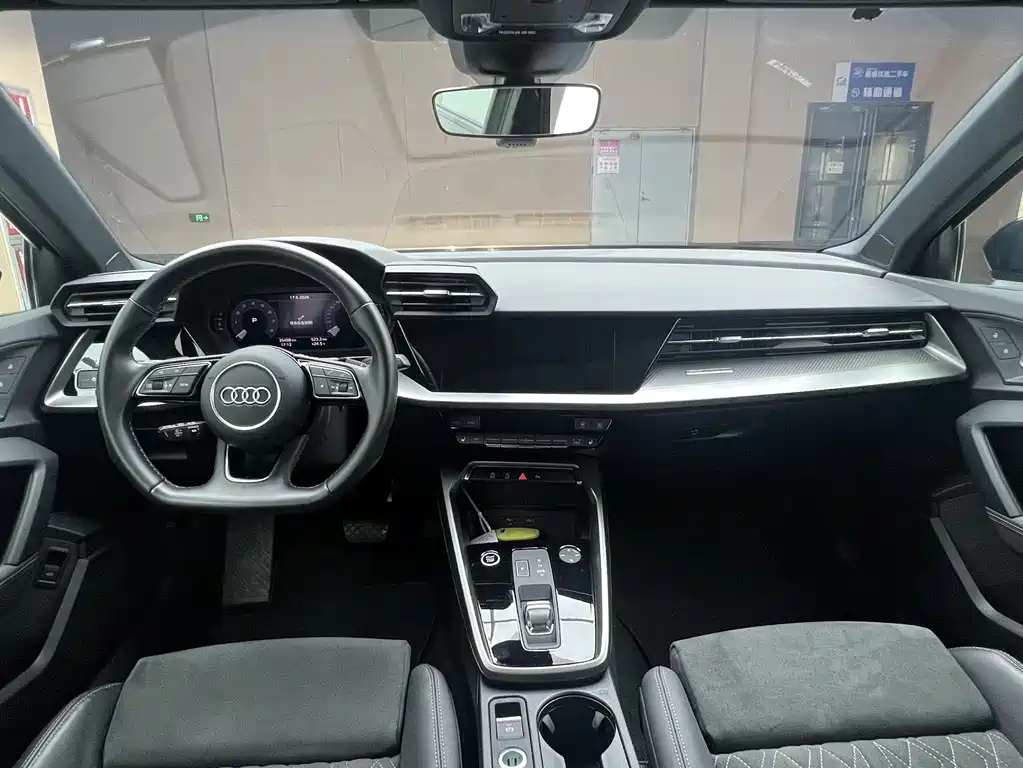 Audi A3 2023 — фото 14