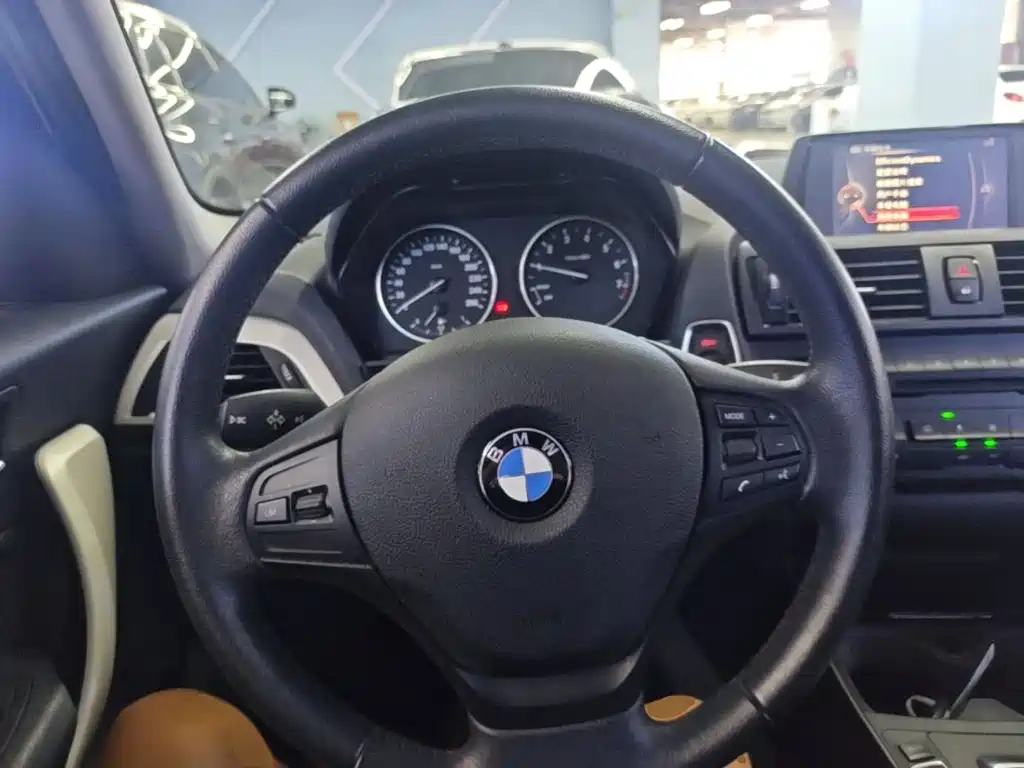 BMW 1 Series 2015 — фото 11