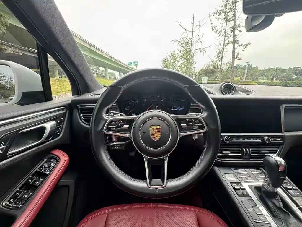 Porsche Macan 2021 — фото 13