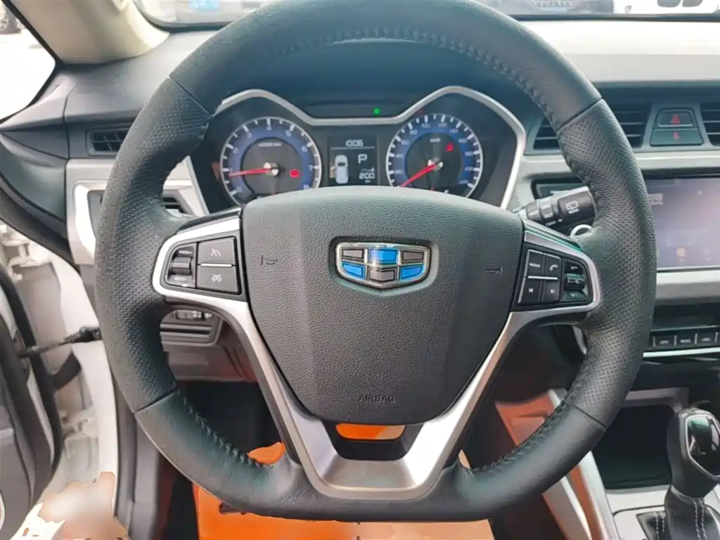 Geely Vision X3 2018 — фото 11