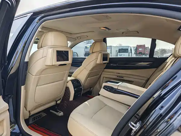 BMW 7 Series 2011