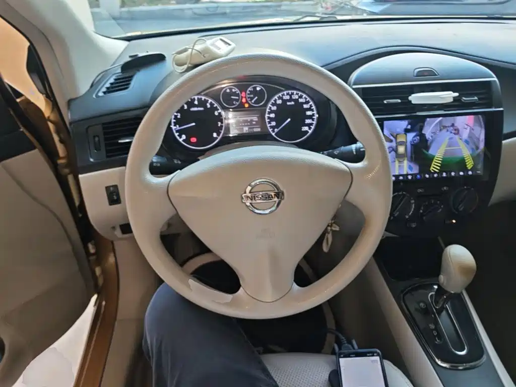 Nissan Tiida 2015 — фото 11