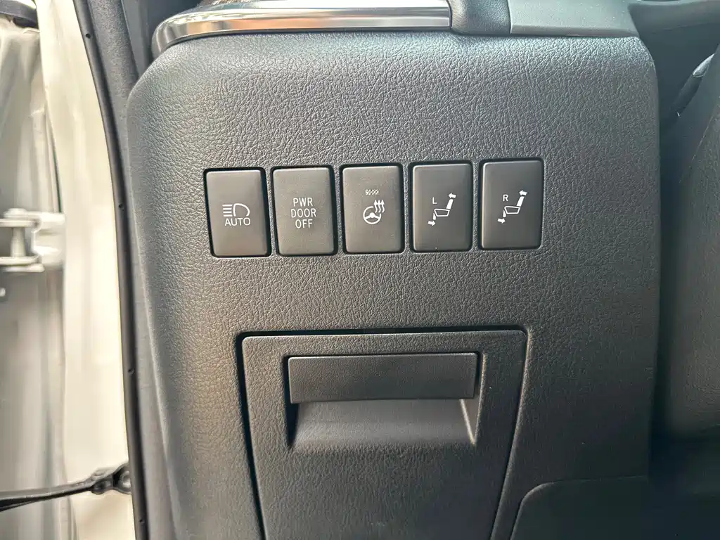 Toyota Vellfire 2022 — фото 19
