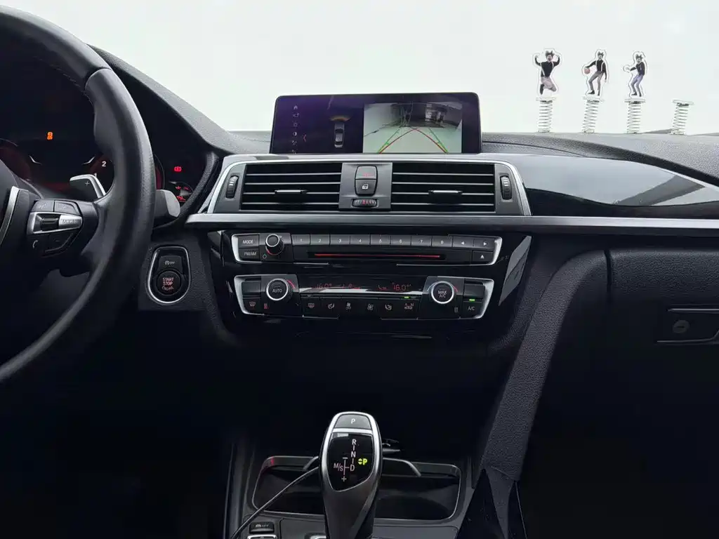 BMW 3 Series 2018 — фото 10