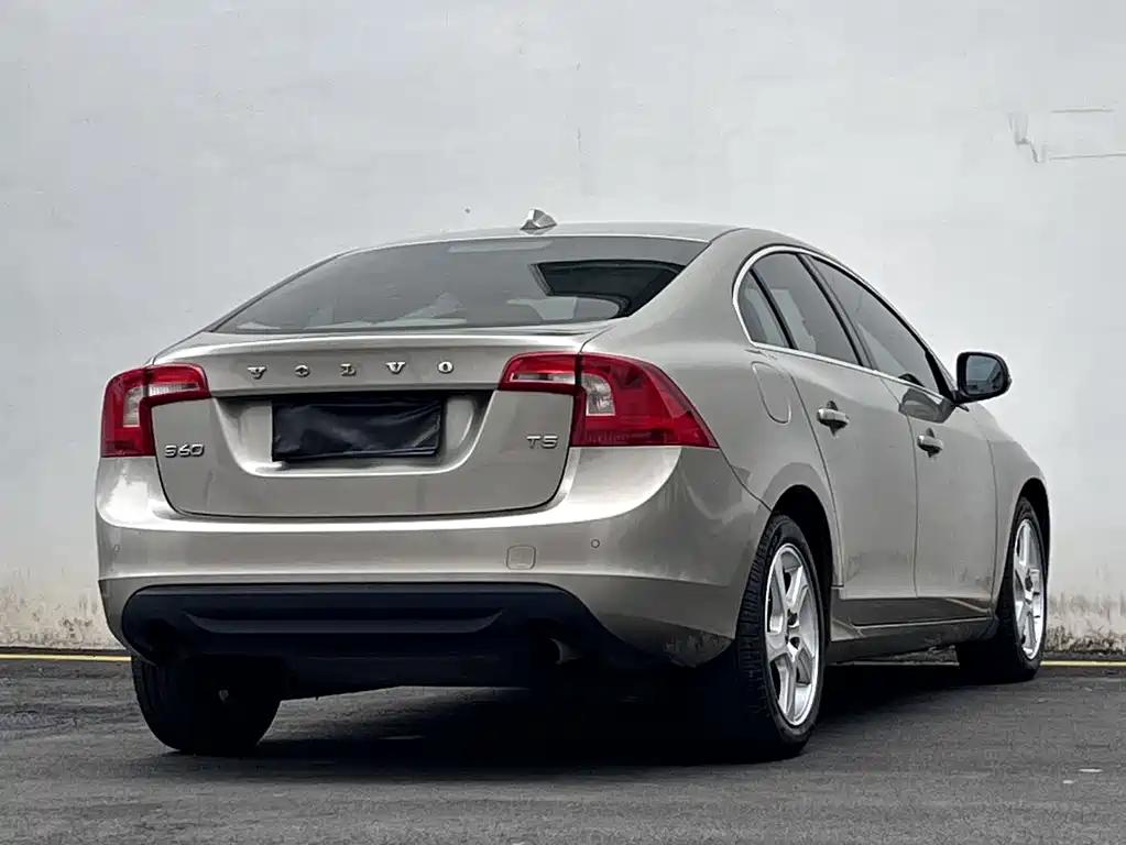 Volvo S60 2013 — фото 18