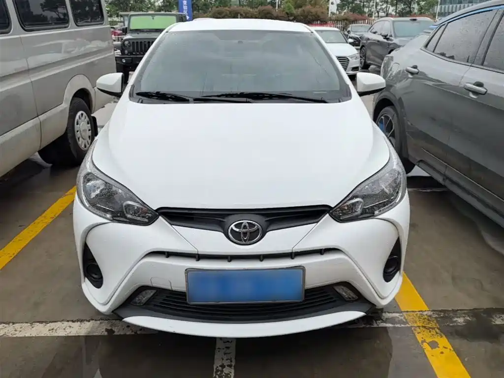 Toyota Yaris L 2021 — фото 3