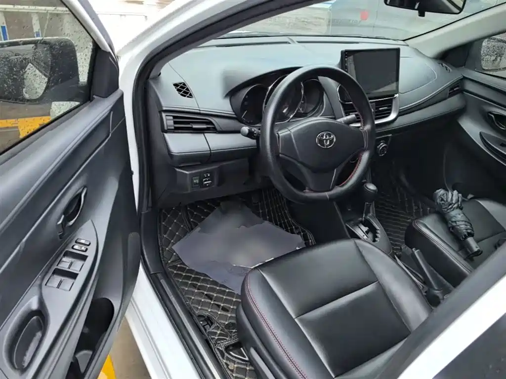 Toyota Yaris L 2021 — фото 16