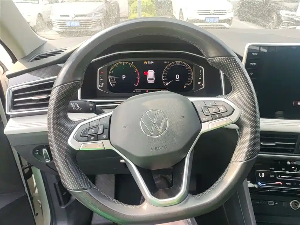Volkswagen Tiguan L 2023 — фото 11