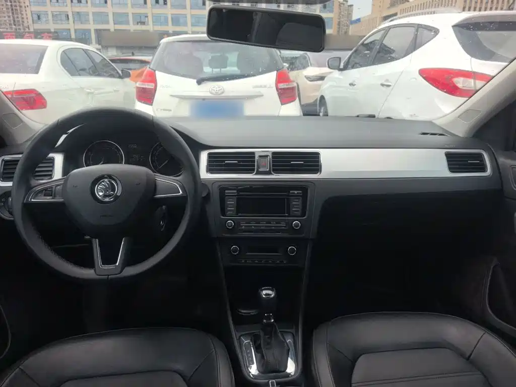 Skoda Rapid Spaceback 2015 — фото 14