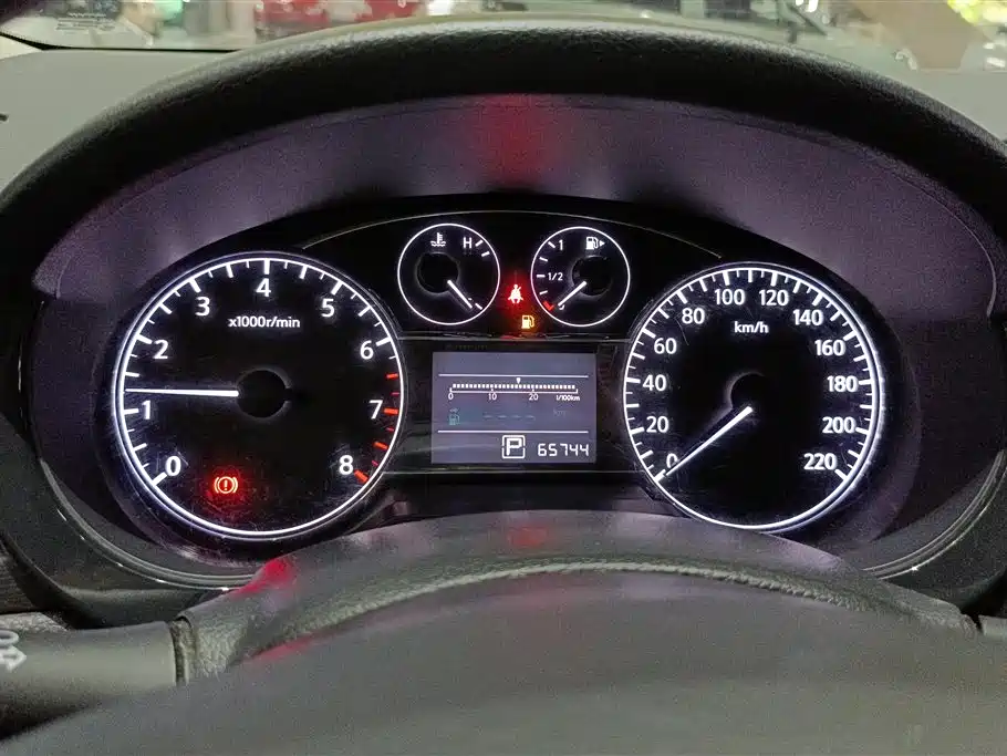 Nissan Tiida 2015 — фото 14