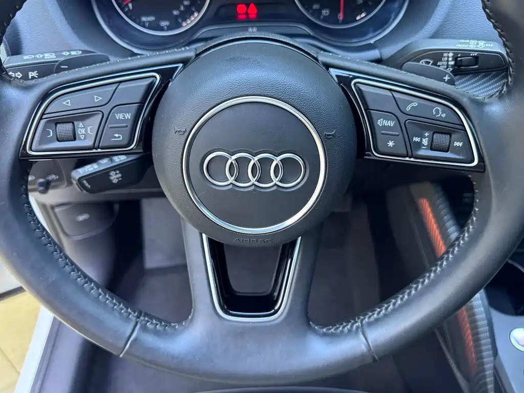 Audi Q2L 2022 — фото 22
