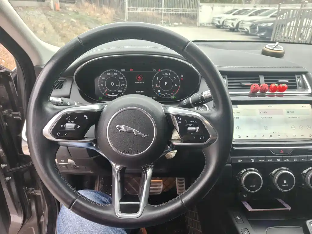 Jaguar E-PACE 2022 — фото 12