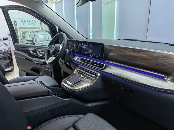 Mercedes-Benz V-Class 2024