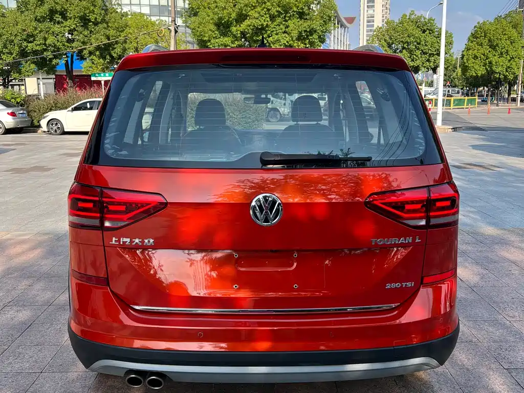 Volkswagen Touran 2018 — фото 19