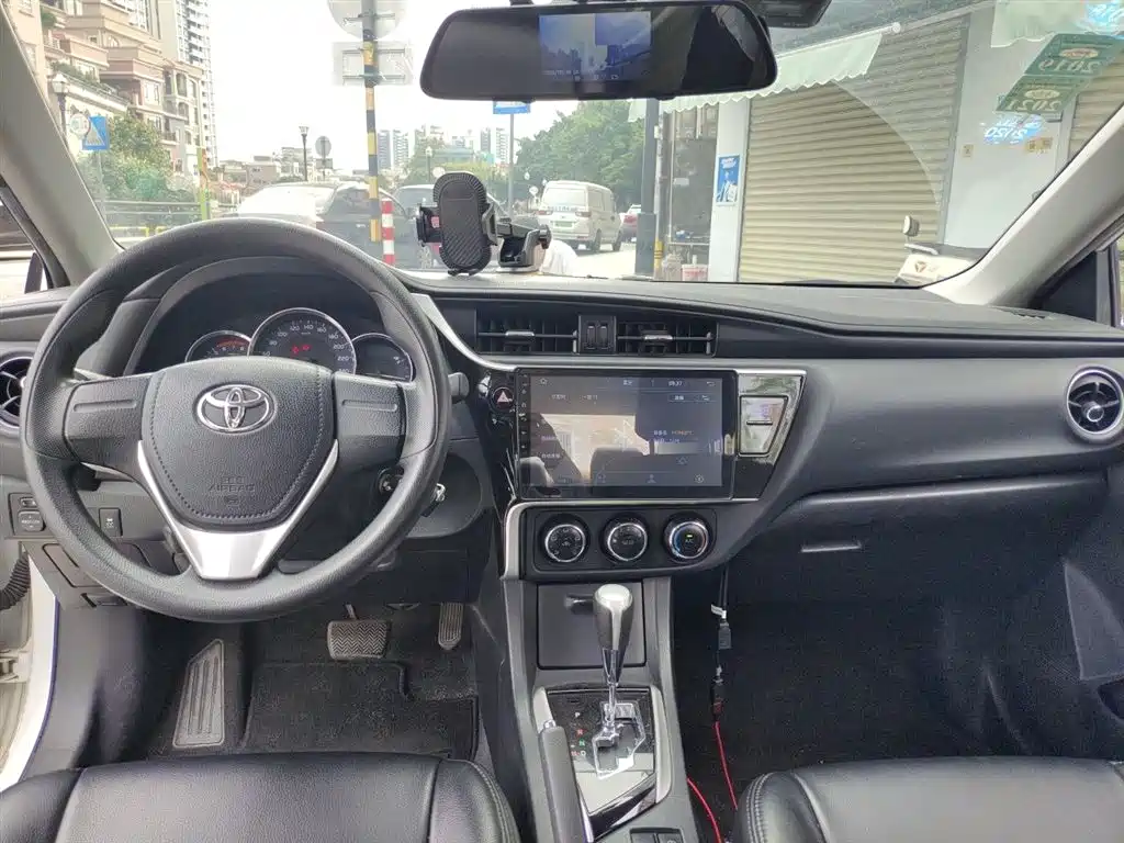 Toyota Corolla 2017 — фото 13