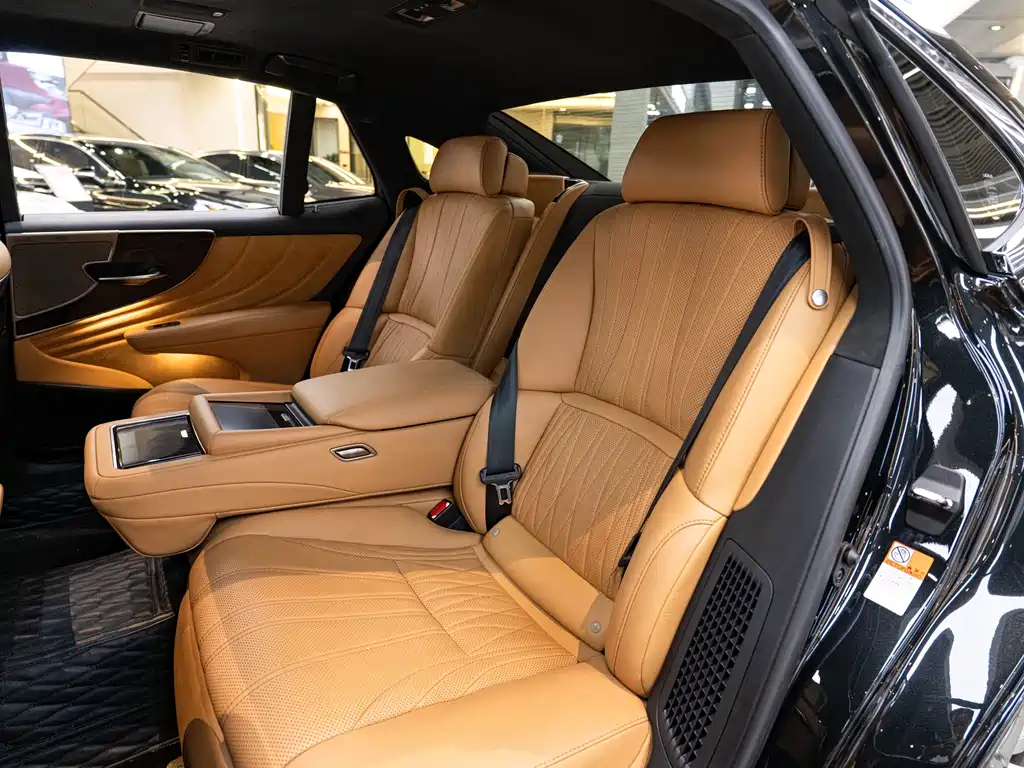 Lexus LS 2021 — фото 12