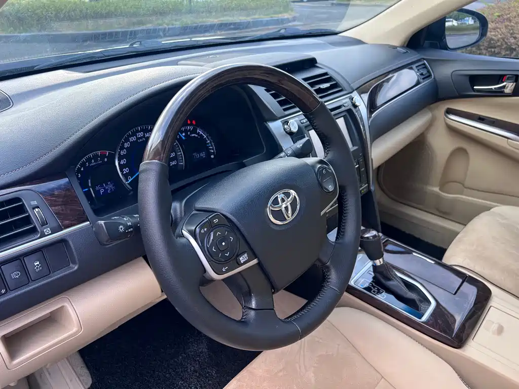 Toyota Camry 2017 — фото 15