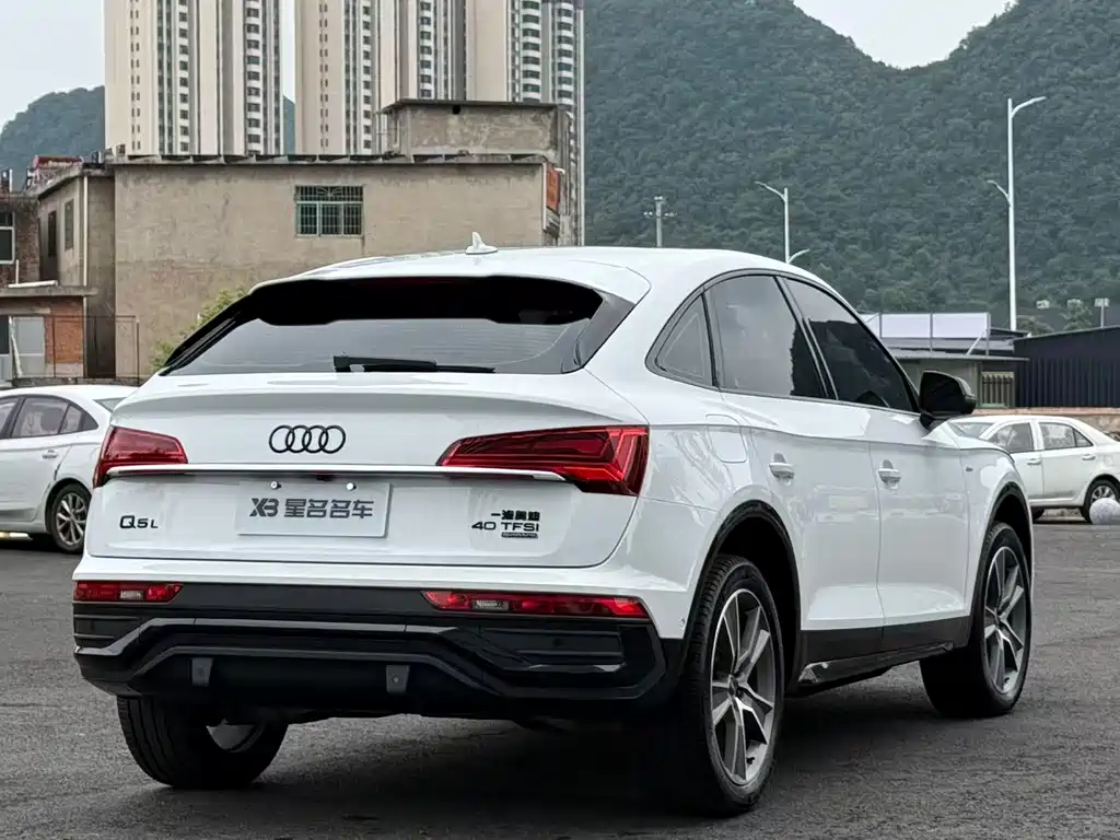 Audi Q5L Sportback 2024 — фото 13