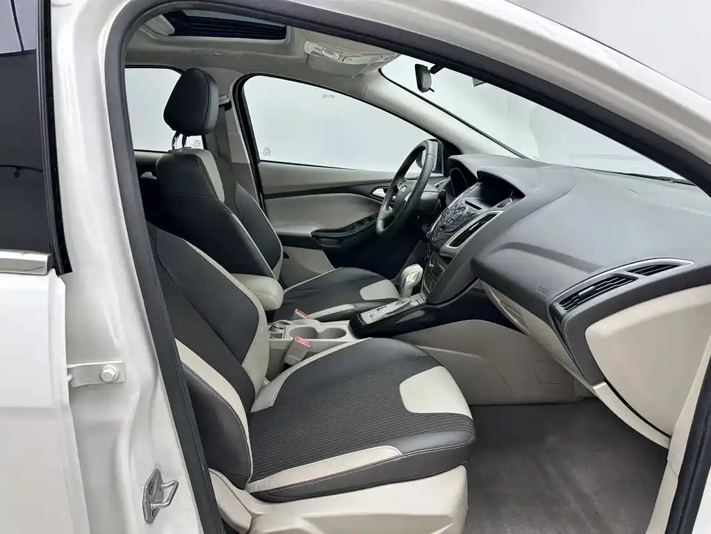 Ford Focus 2013 — фото 15