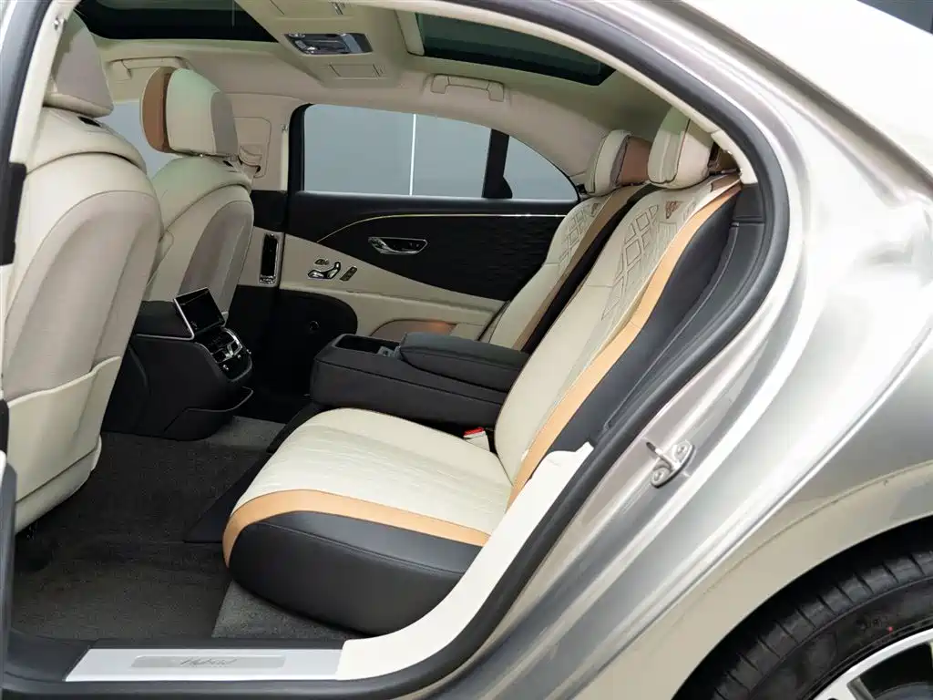 Bentley Flying Spur PHEV 2023 — фото 12
