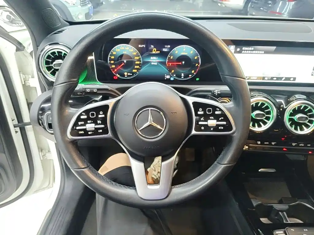Mercedes-Benz A-Class 2020 — фото 11
