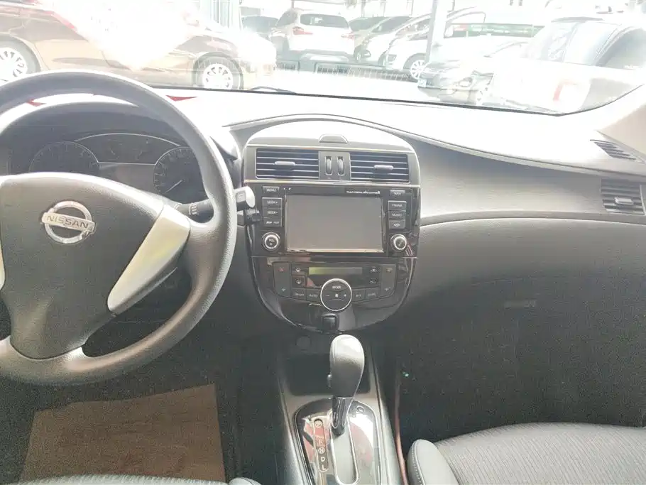 Nissan Tiida 2015 — фото 13