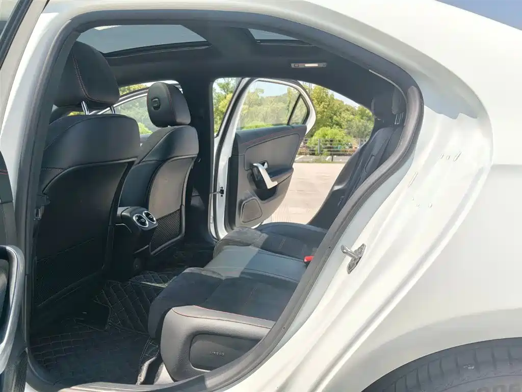Mercedes-Benz A-Class 2024 — фото 11