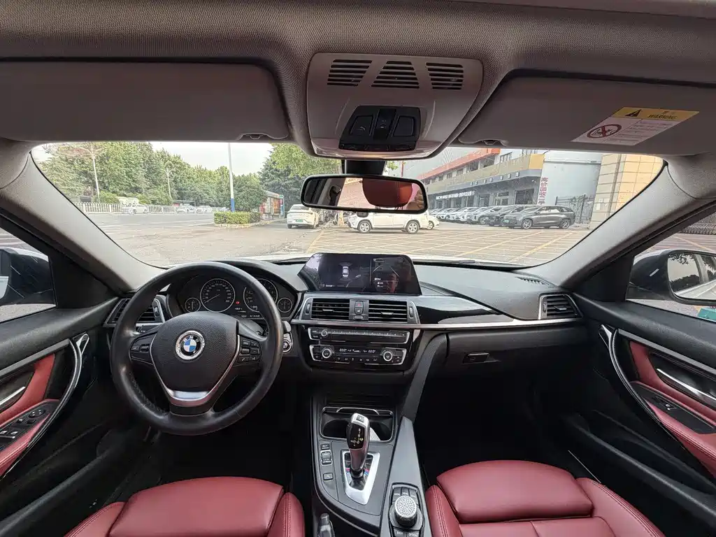 BMW 3 Series 2018 — фото 10