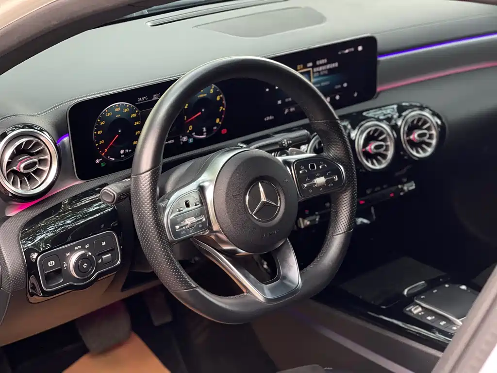 Mercedes-Benz A-Class 2020 — фото 8