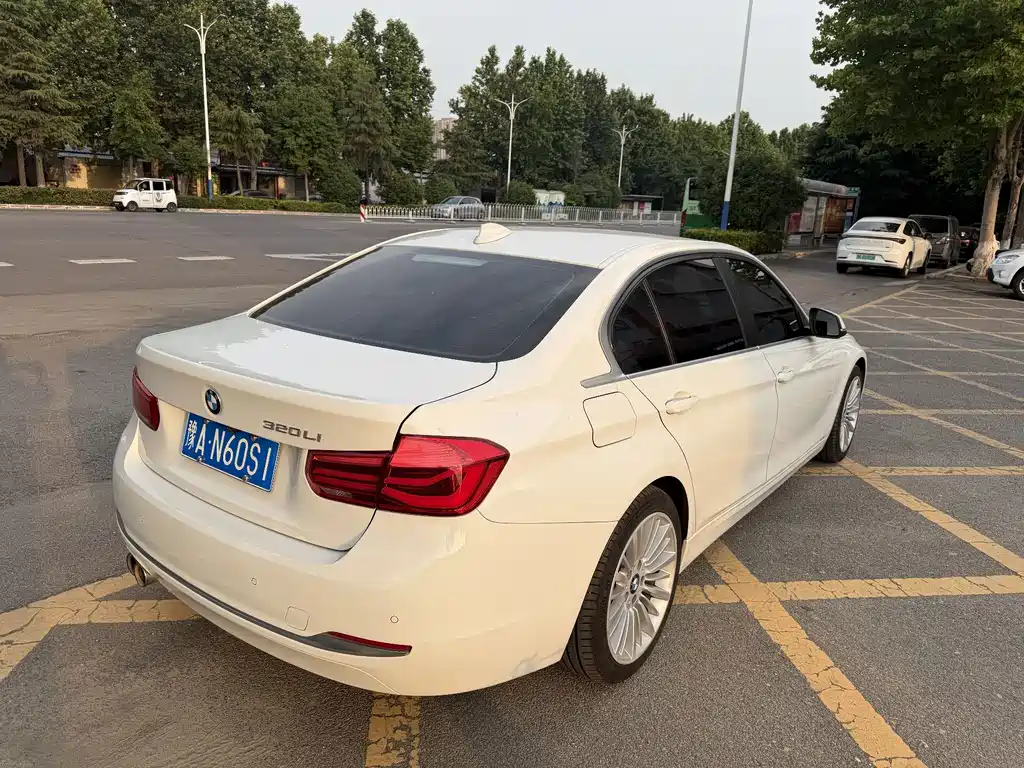 BMW 3 Series 2018 — фото 11