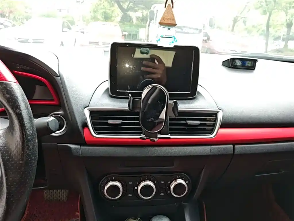 Mazda 3 Axela 2016 — фото 13