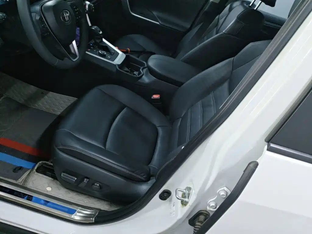 Toyota RAV4 2023 — фото 15
