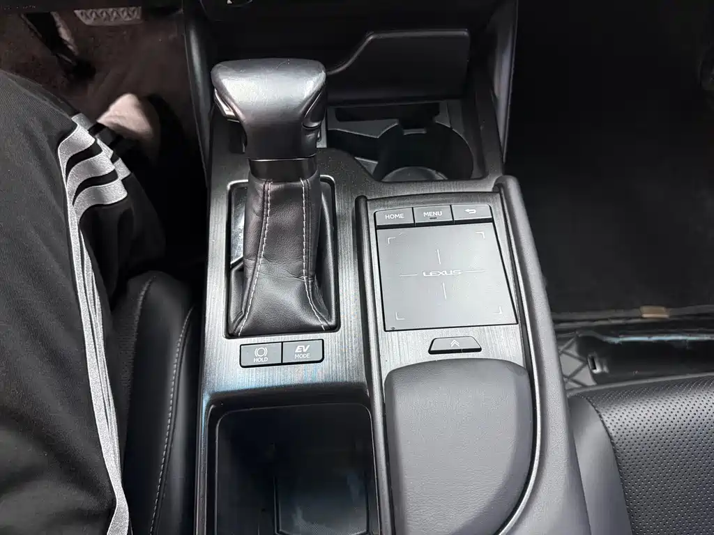 Lexus ES 2020 — фото 10