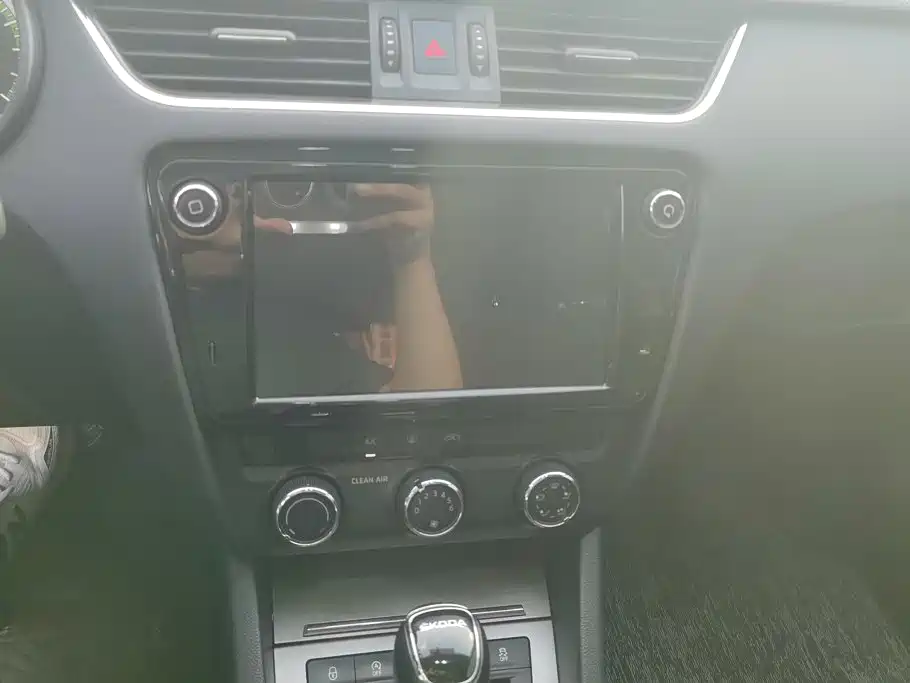 Skoda Octavia 2019 — фото 13