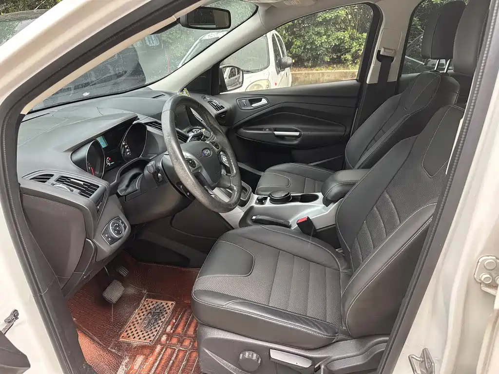 Ford Kuga 2016 — фото 10