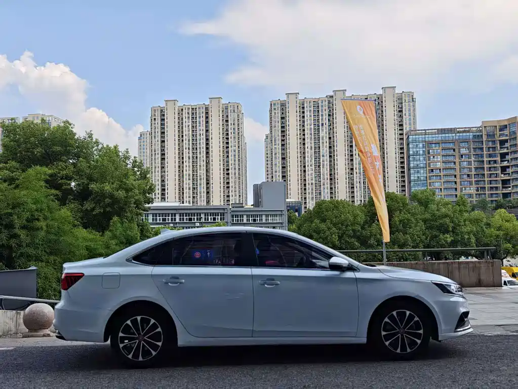 Roewe i6 New Energy 2020 — фото 10