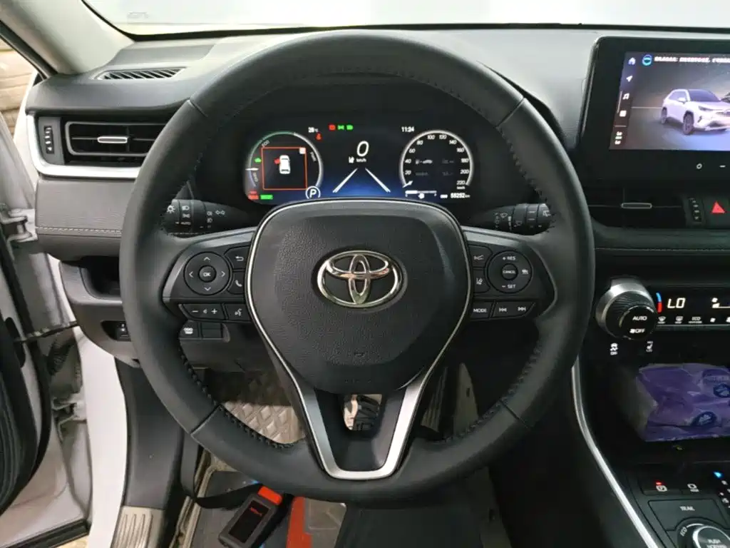 Toyota RAV4 2023 — фото 11