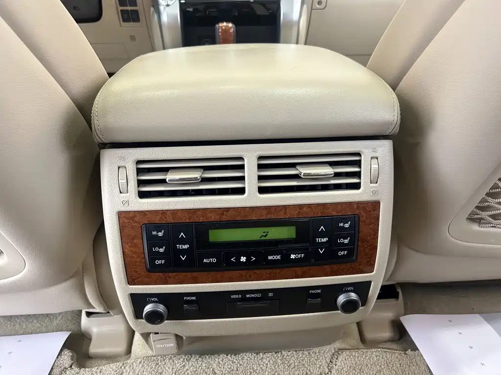 Toyota Land Cruiser 2018 — фото 15