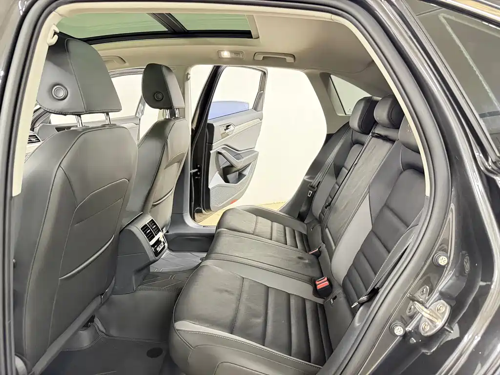 Volkswagen Sagitar 2022 — фото 9