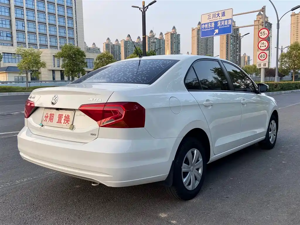 Volkswagen Jetta 2018 — фото 12