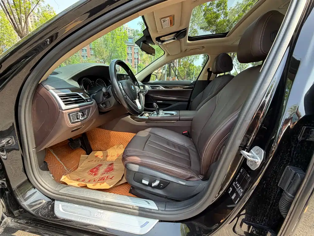 BMW 7 Series 2017 — фото 13