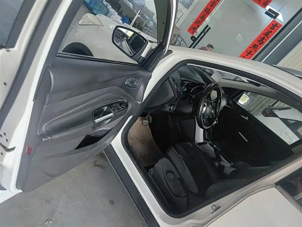 Ford Kuga 2015 — фото 16